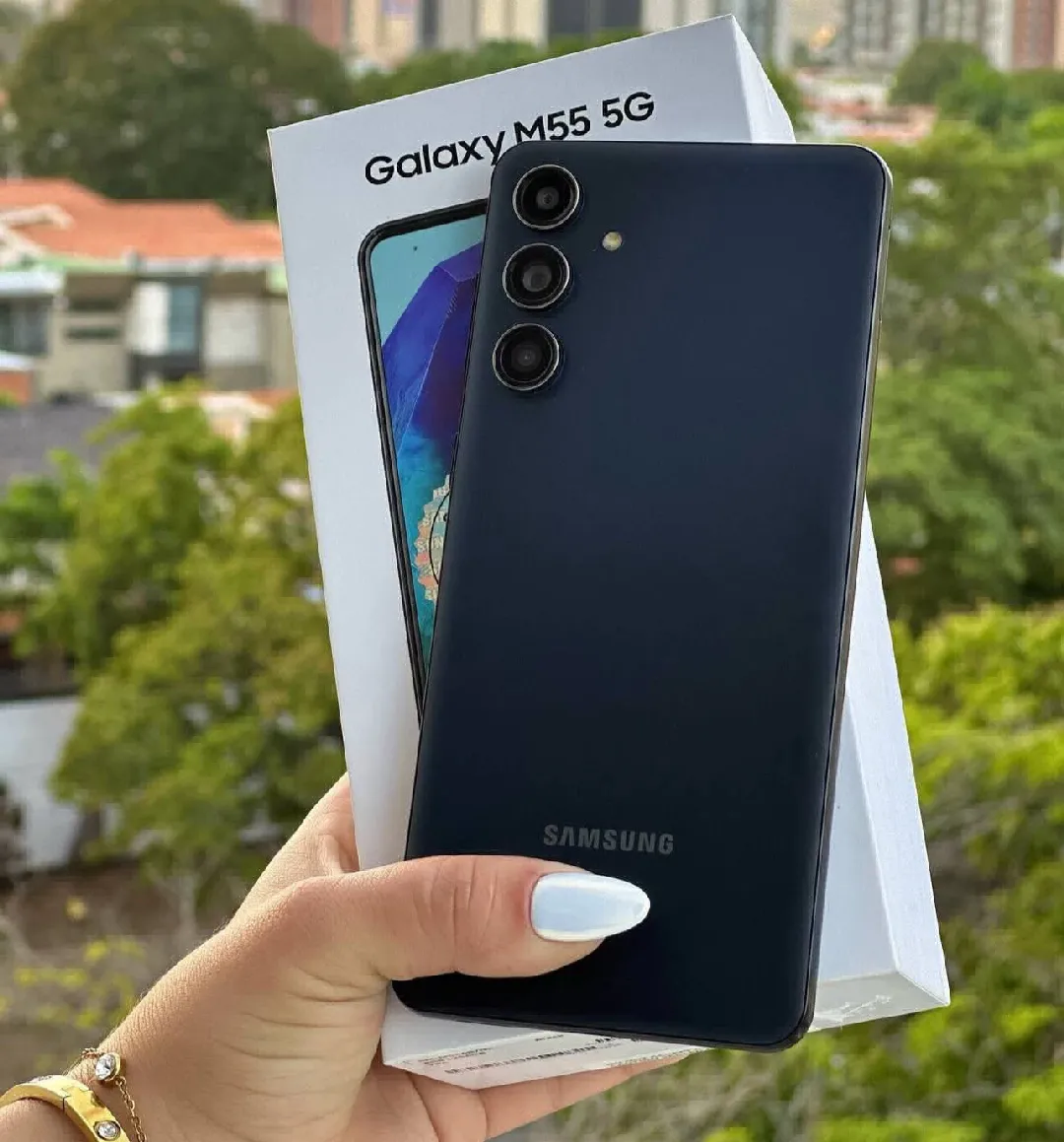 GALAXY M55 5G 256-8RAM  Pantalla: 6.7″ Super AMOLED Plus 📺 con 120 Hz (muy fluida y brillante)  ⚡ Procesador: Qualcomm Snapdragon 7 Gen 1 🧠 (potente gama media)  💾 Memoria RAM: 8 GB ⚙️  💽 Almacenamiento: 256 GB  (ampliable con microSD)  📶 Conectividad: 5G , Wi-Fi 6  Bluetooth 5.2  Sistema: Android (One UI)