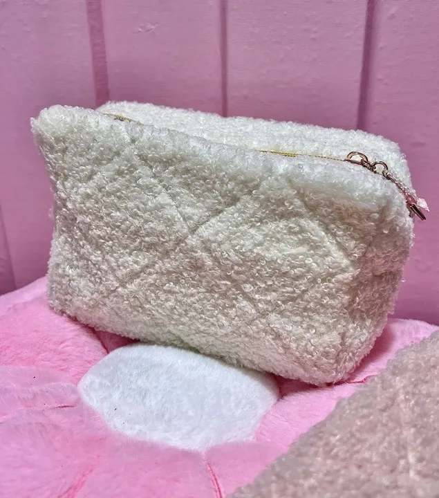 cosmetiquera peluche pastel