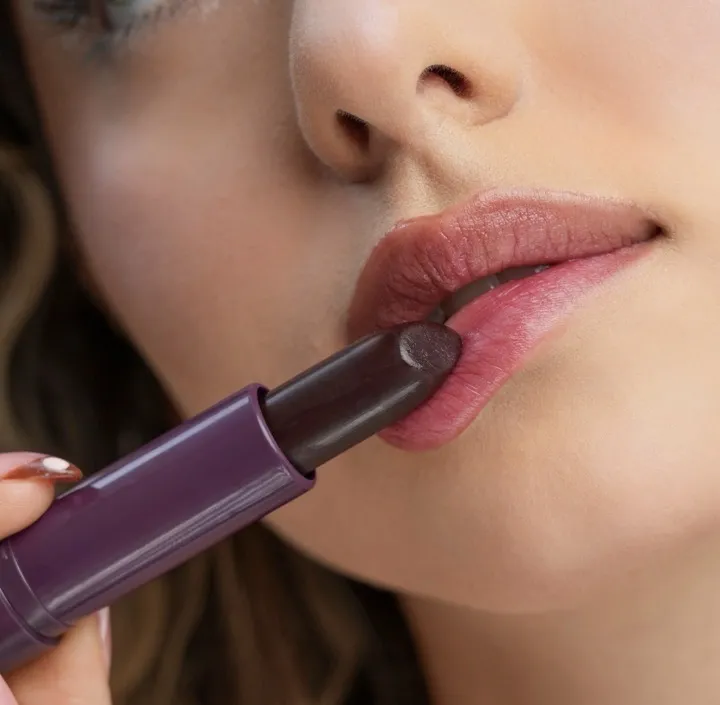 bálsamo para labios con color nebula
