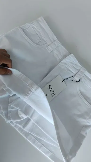 436 Falda short blanca clásica Sara