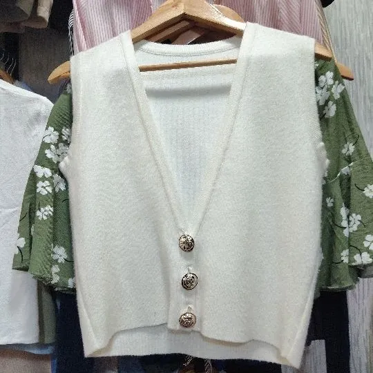 404 Chaleco tejido botones