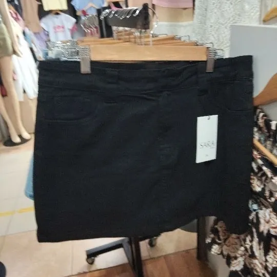436 Falda short Negra sara