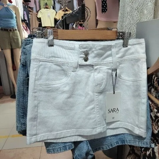 436 Falda short 3 botones Sara