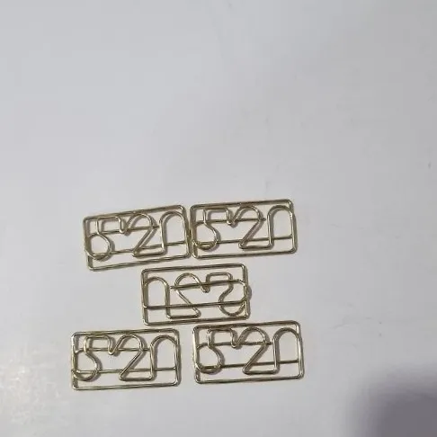 CLIPS PORTA TARJETA FORMA CARTA MOD 4 DORADO