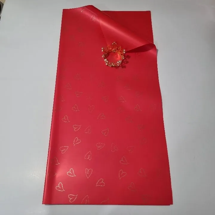 UNIDAD PAPEL COREANO ROJO CORAZONES DORADOS MATE