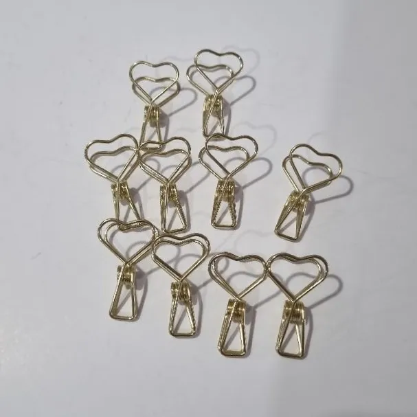 CLIPS PORTA TARJETA FORMA CORAZON ST DORADO