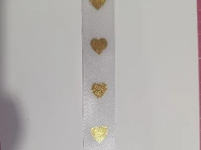 CINTA BLANCA DISEÑO CORAZÓN DORADO  1M