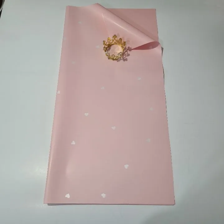 UNIDAD PAPEL COREANO UN ROSADO CON CORAZONES PLATEADOS MATE