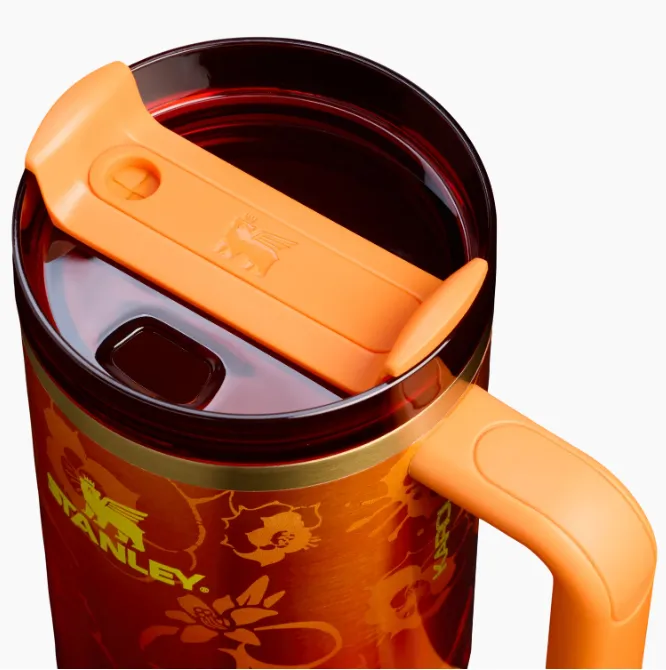 Duo Stanley Karol G Naranja