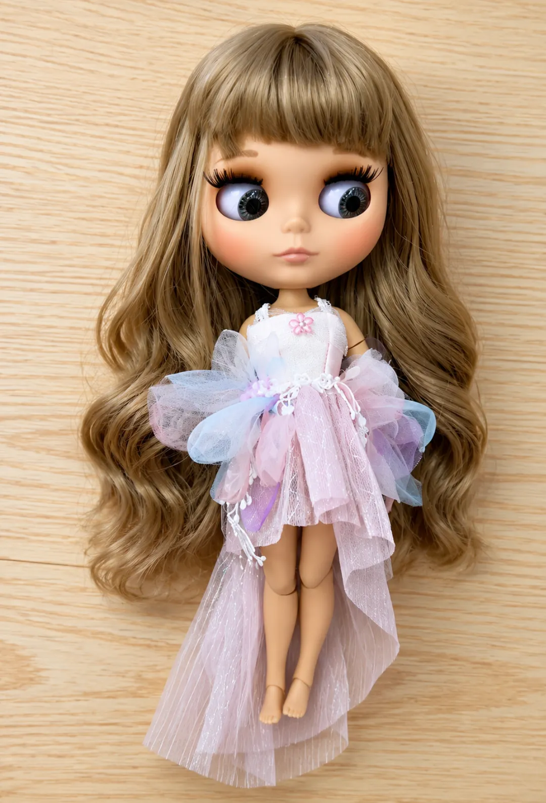 Muñeca ICY DBS Castaña Vestido Rosado