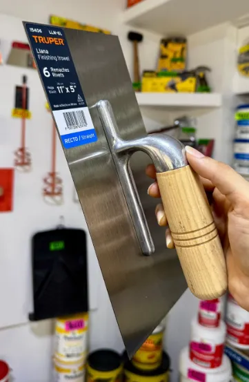 LLANA LISA, EMPUÑADURA DE MADERA HOJA DE ACERO RESISTENTE A LA OXIDACIÓN