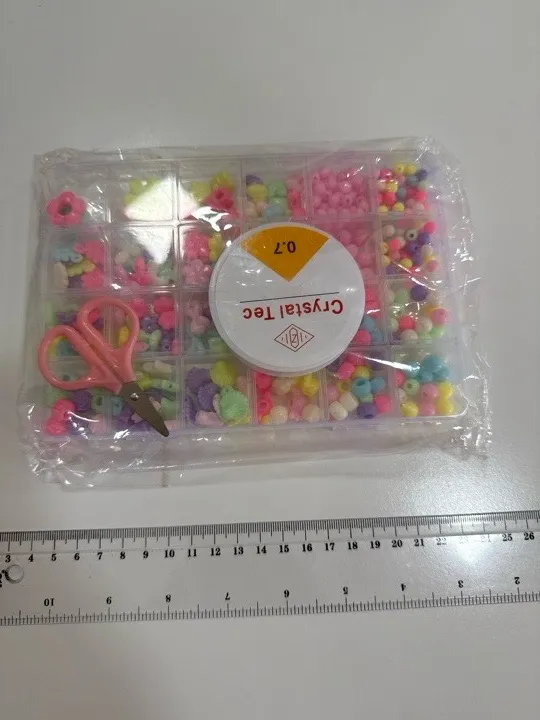 SET DE ACCESORIOS PARA ARMAR PULSERAS CON HILO Y TIJERA