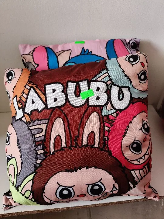 almohadas labubu