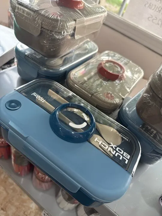 LUNCHERAS 1,1 litros apta para microondas con separadores tenedor y vasito para salsa