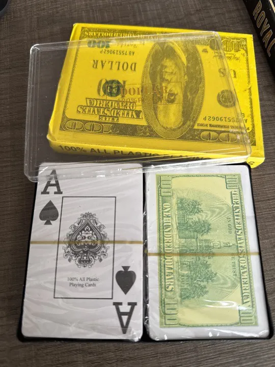 juego de cartas Royal Dollar con un diseño de billetes