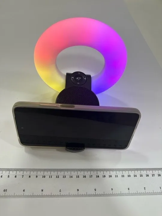 REPRODUCTOR DE MUSICA PARLANTE A BLUETOOTH CON APOYA CELULAR Y LUCES PARA OFICINA