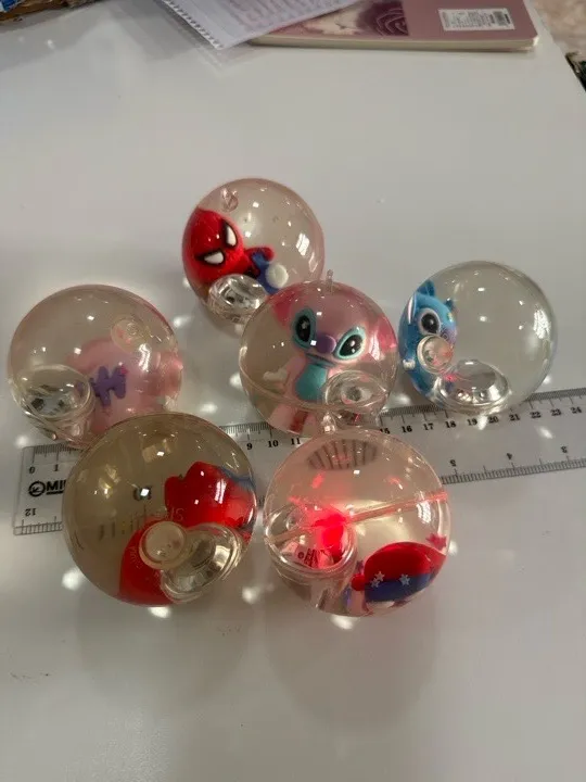 PELOTA SIN LUCES Y AGUA STICH Y HOMBRE ARAÑA