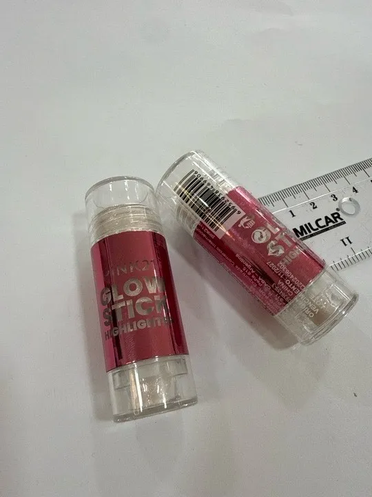 ILUMINADOR CON GLITTER EN BARRA MULTIUSO GOLPE STICK PINK 21