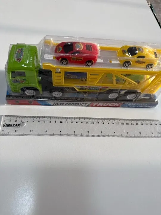 CAMION CON 4 AUTOS UNIDADES