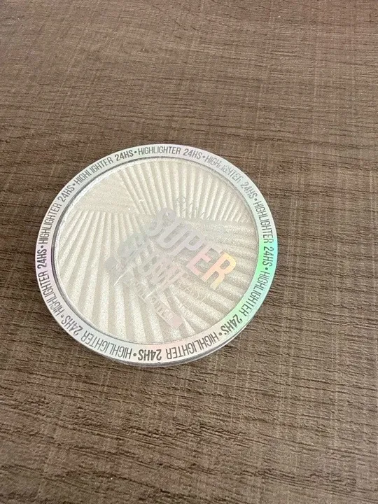 ILUMINADOR COMPACTO PARA ROSTRO SÚPER GLOW
