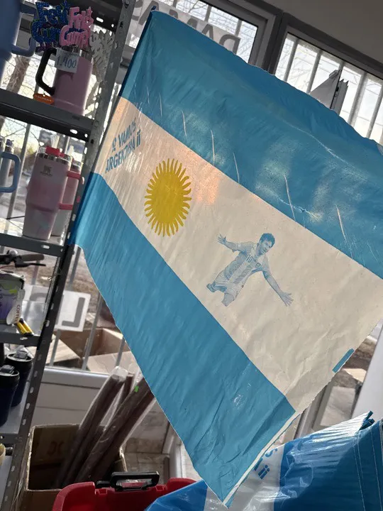 BANDERAS MEDIANAS ARGENTINA - material plástico 50cm aprox