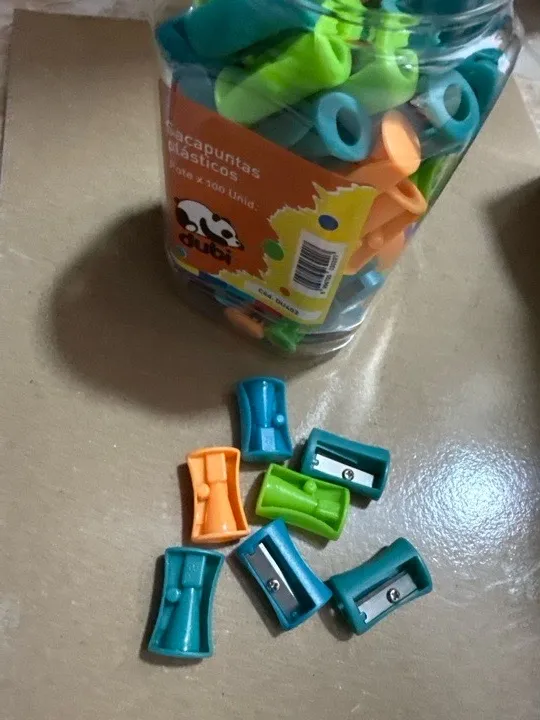 SACAPUNTAS DE PLASTICO DUBI
