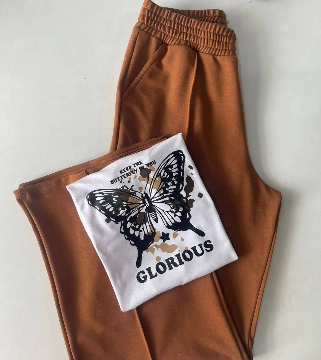 CONJUNTO SUDADERA BOTA RECTA BURDA