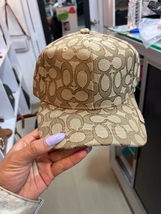 GORRA COACH BEIGE AAA CON CLIP