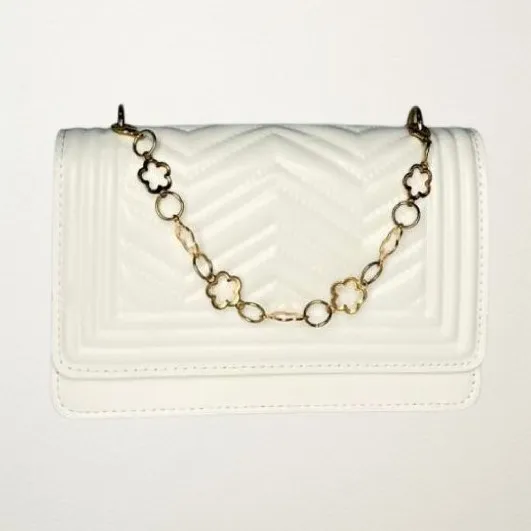 BOLSO CON CADENA BLANCA Y REATA DECORADA
