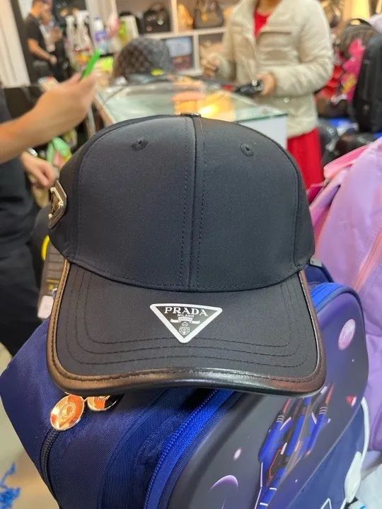 GORRA PRADA