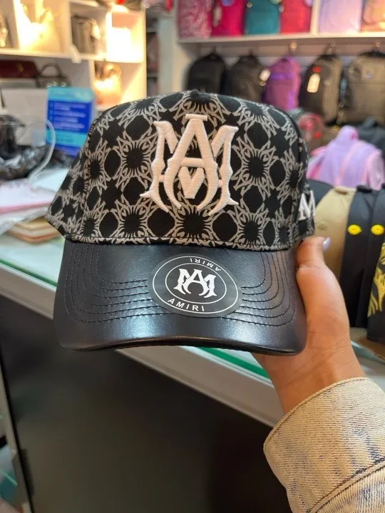 GORRA AAA AMIRI NEGRO CKN BLANCO PALETA CUERO
