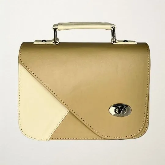 BOLSO PARA DAMA ESTILO CAJA CON CORREA EN REATA