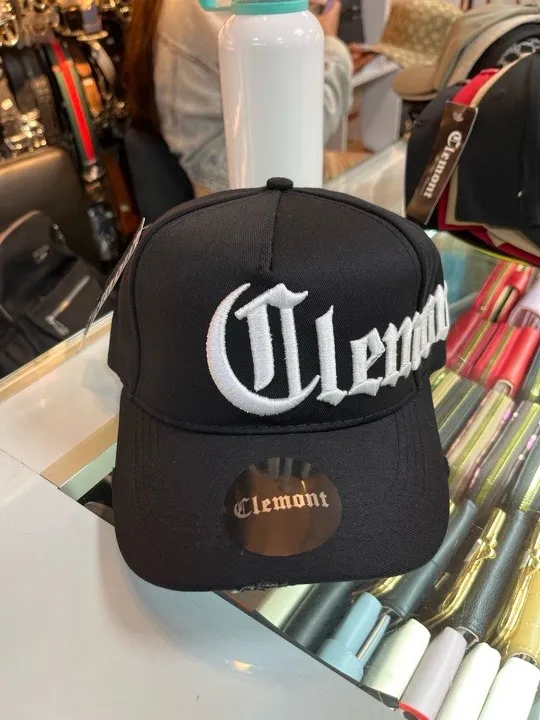GORRA CLEMONT NEGRA BORDADO LATERAL BLANCO