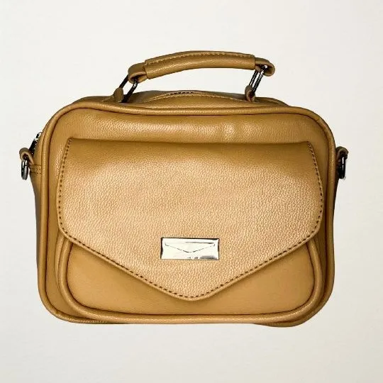 BOLSO TIPO BAÚL EN CUERO LUIGY 172