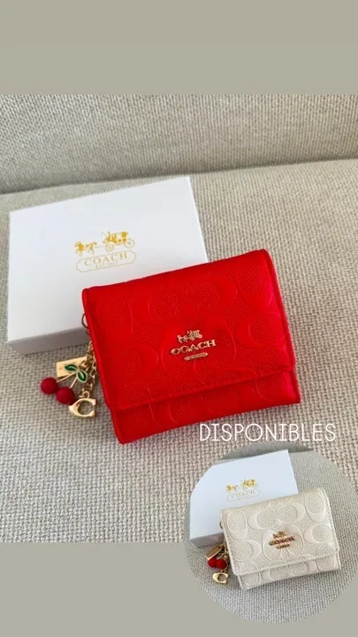 billetera coach llavero cereza y línea en medio blanca-negra y roja