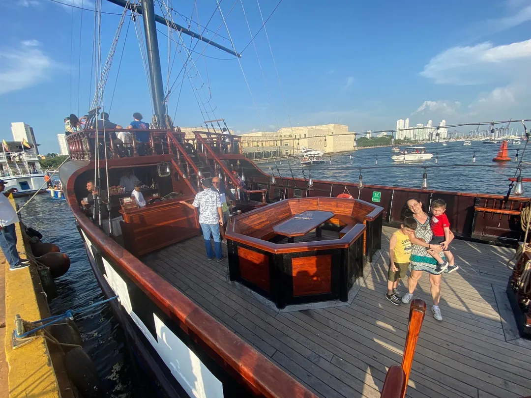 ATARDECER BARCO PHANTOM